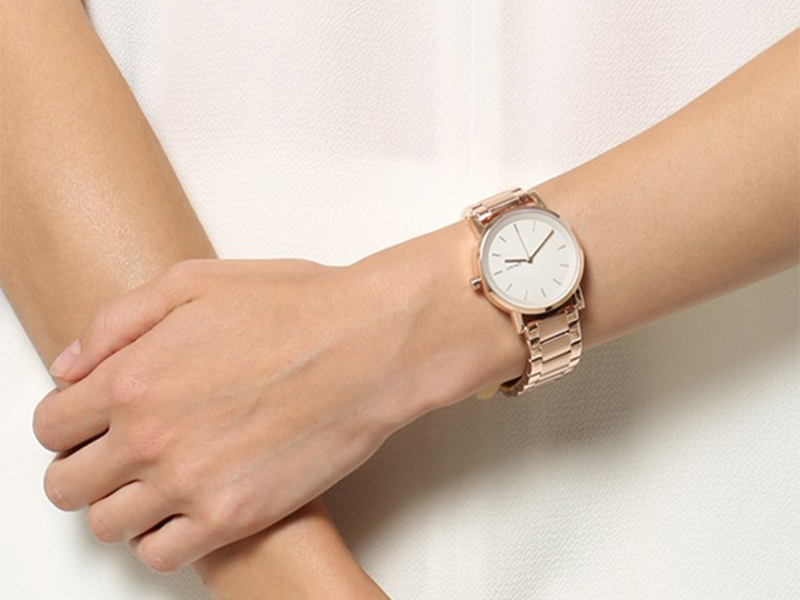 Bộ máy pin Quartz hợp túi tiền mà còn có độ chính xác rất cao